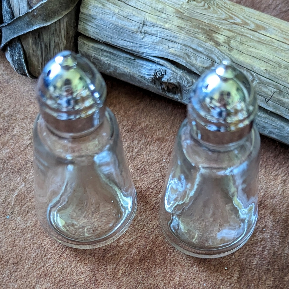 Vintage Clear Glass Salt & Pepper Shakers With Silver Lids - Picture 5 of 7